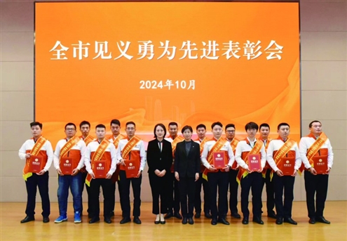 今年10月,17名造干捐献者荣获济南市见义勇为(造血干细胞捐献)先进个人